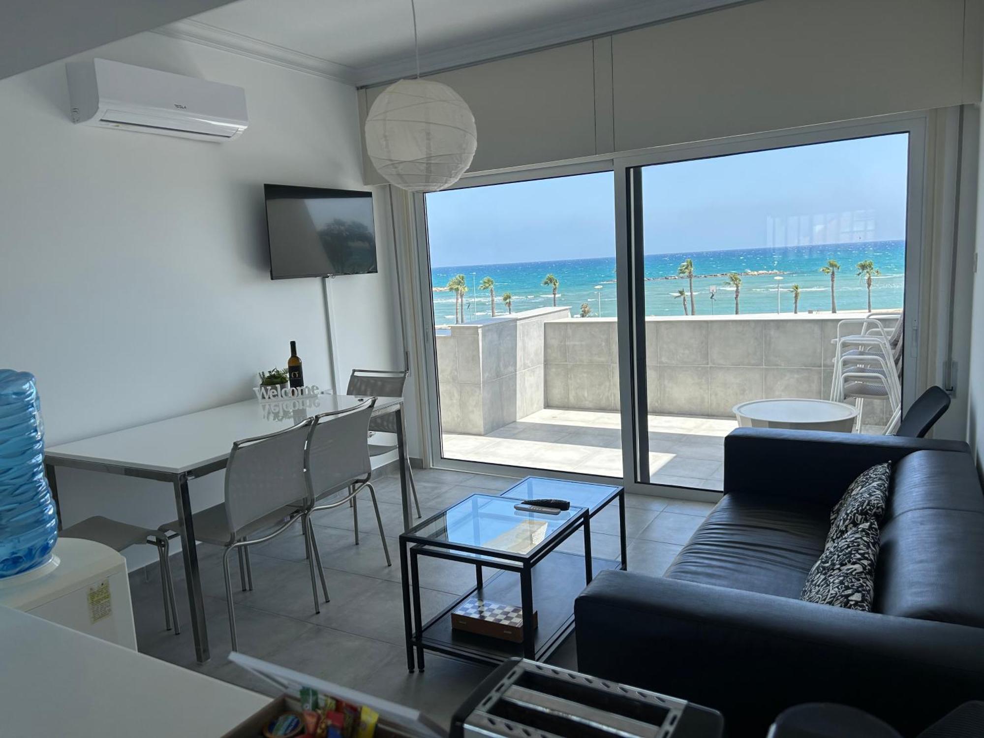 Julie'S Beach House Voroklini Ngoại thất bức ảnh